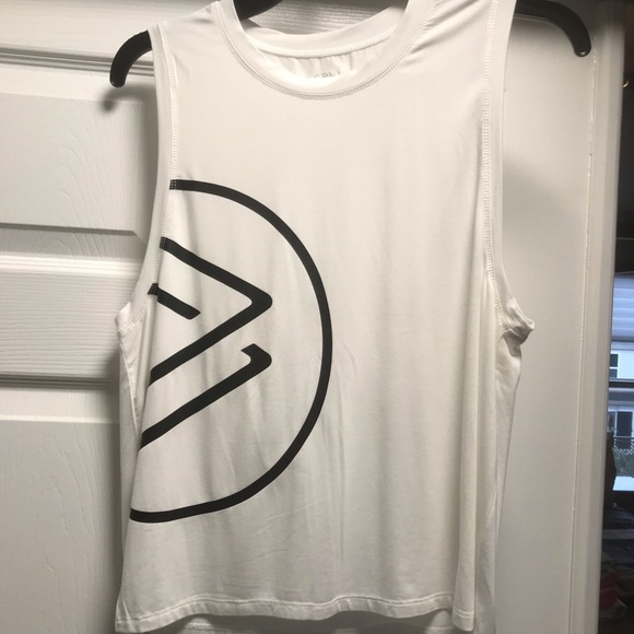 Savvi Sleeveless Shirt. Small - Picture 3 of 10